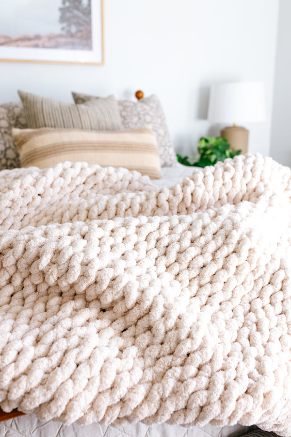 Chunky Knit Throw Blanket - Apothecary Co.